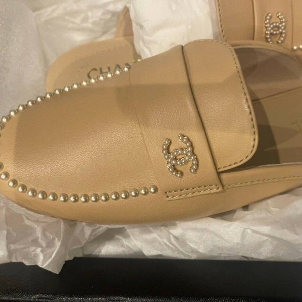 Brand New! Chanel 20P Beige Lambskin Pearl CC logo Backless slide Mule Loafer - Picture 4 of 8